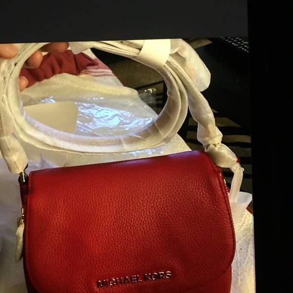 selling my mk bag - Picture 2 of 3